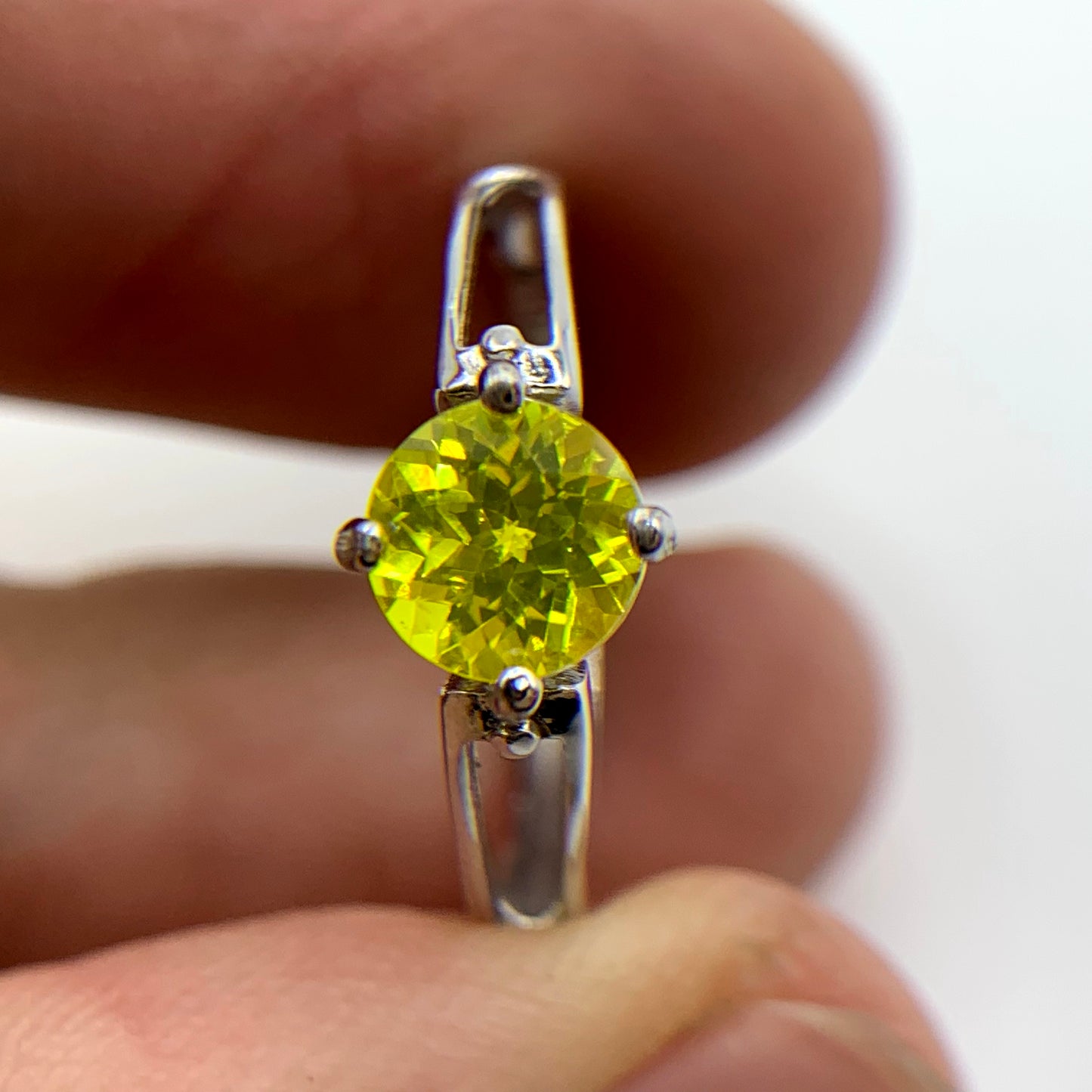 イエローレーザー GAGG ジュエリー、スターリングシルバー、ラボ作成クリスタル、調節可能なサイズリング 0.7CT 5*5*3.4 ミリメートル