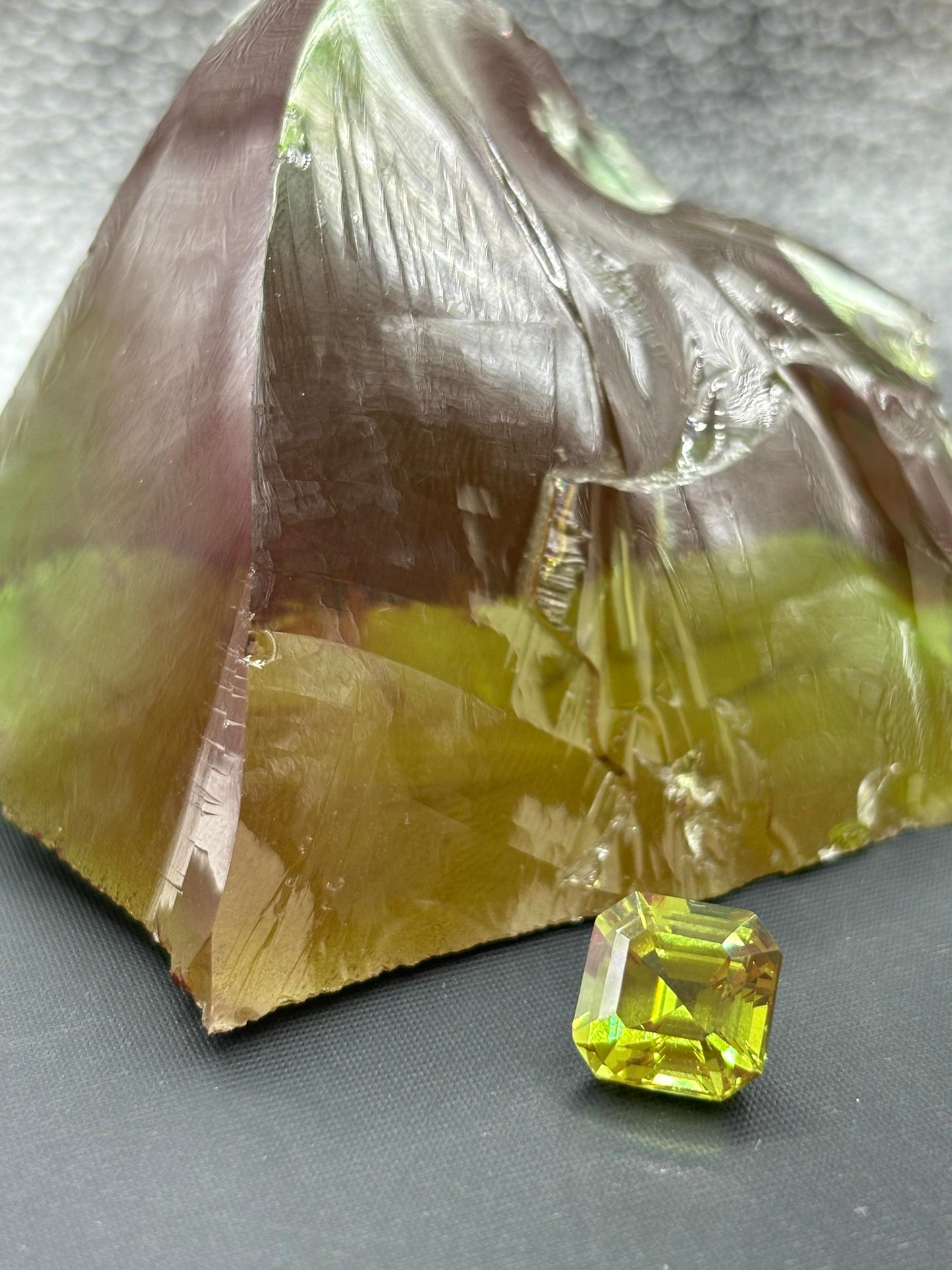 6.7CT Cr(3+)YAG Christmas Gem
