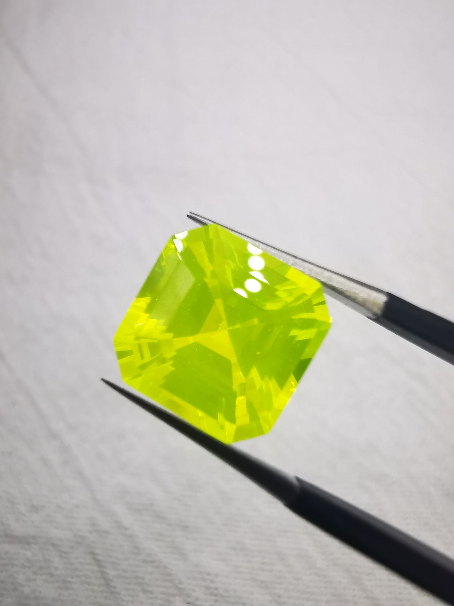 10CT LUAG Gem