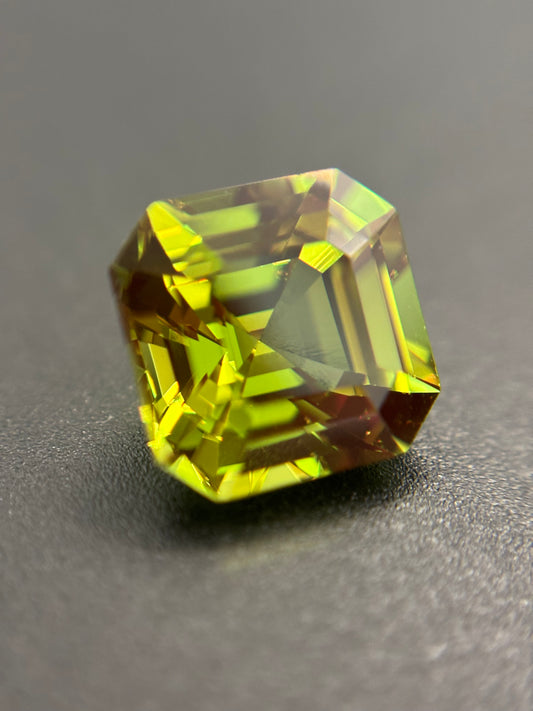 6.7CT Cr(3+)YAG Christmas Gem