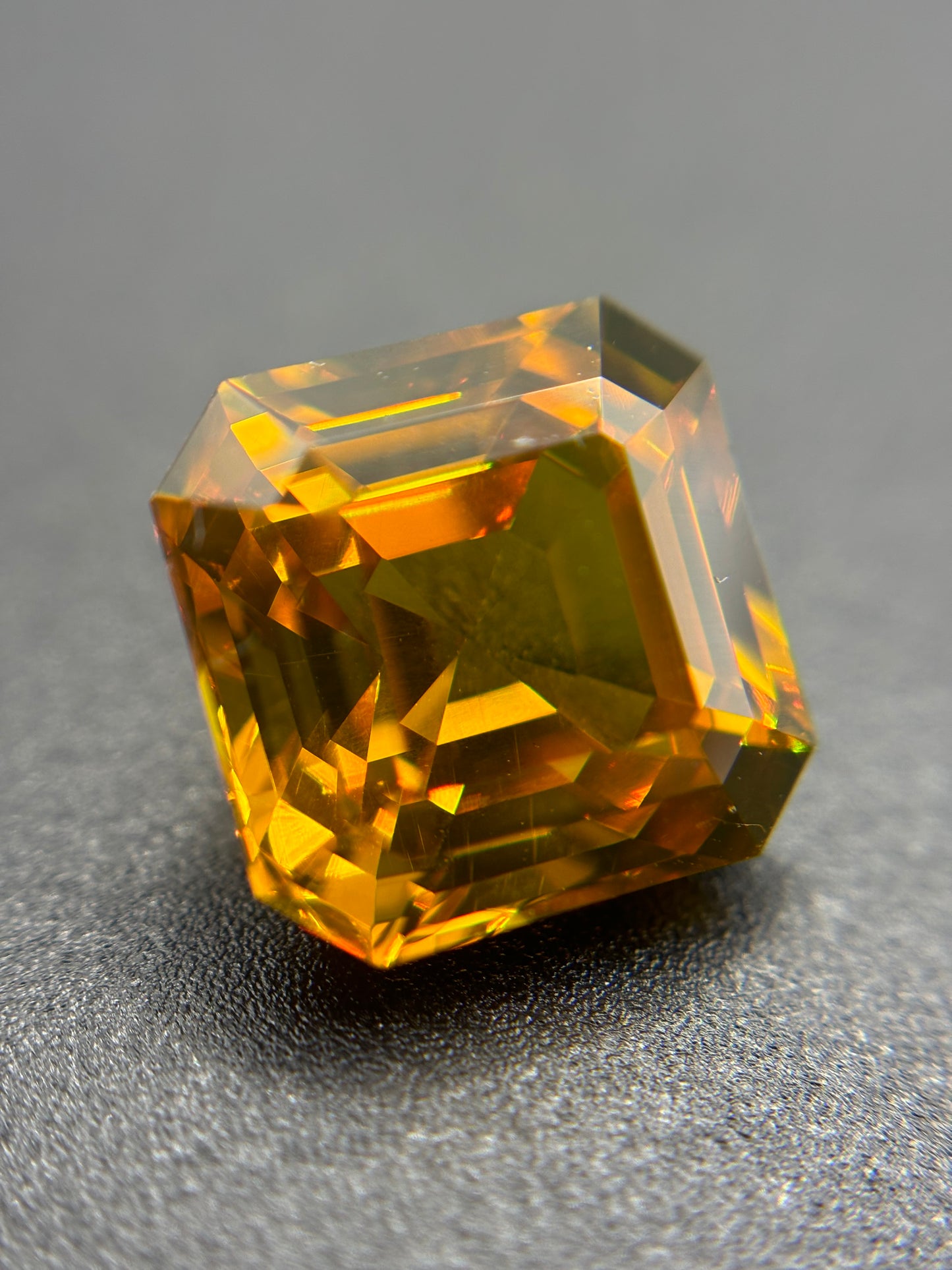 7.05CT Nd:Ce YAG Gem