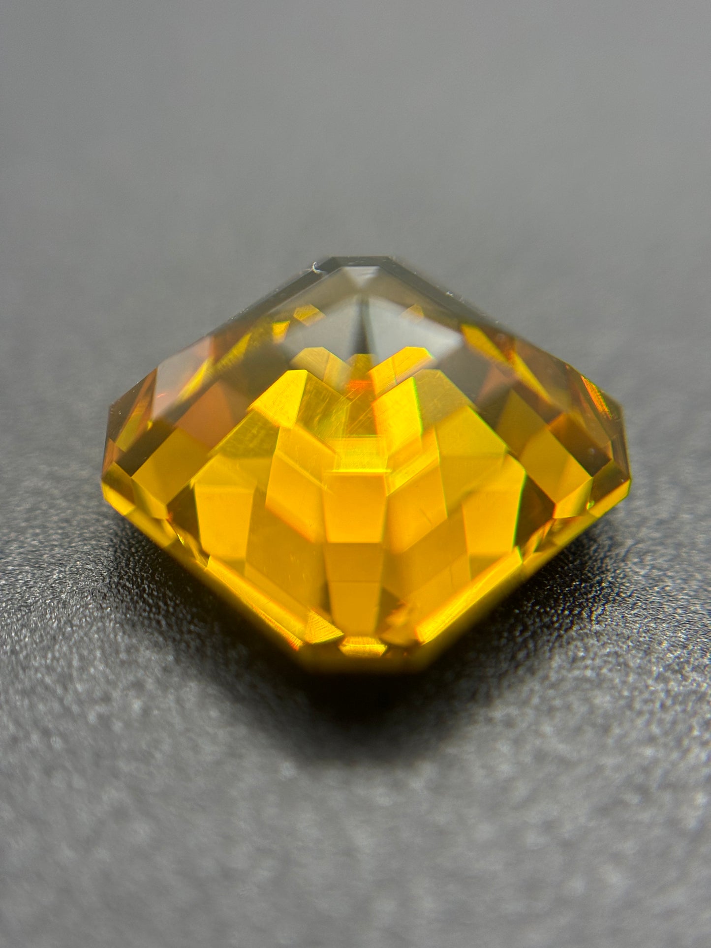 7.05CT Nd:Ce YAG Gem