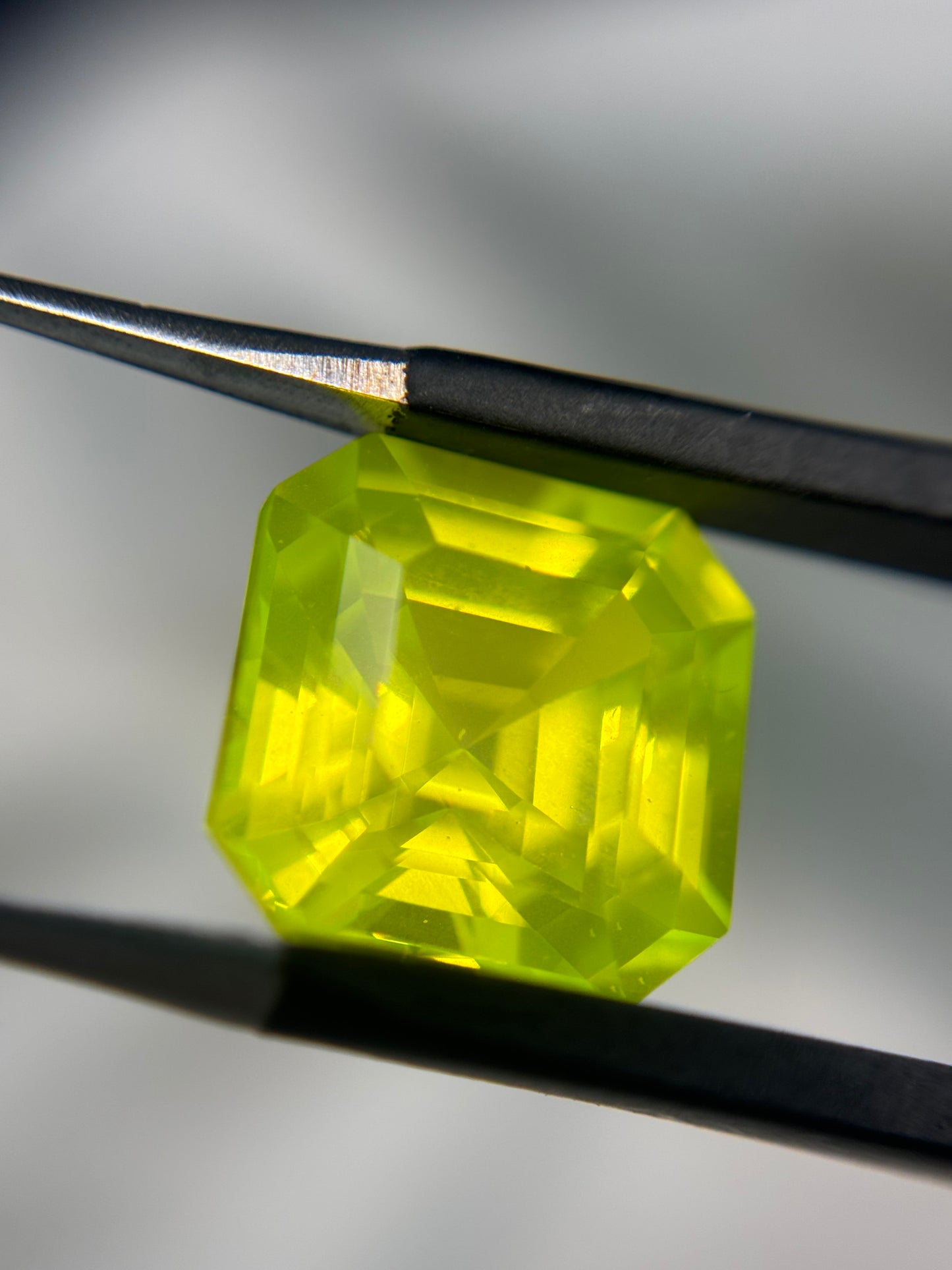 10CT LUAG Gem