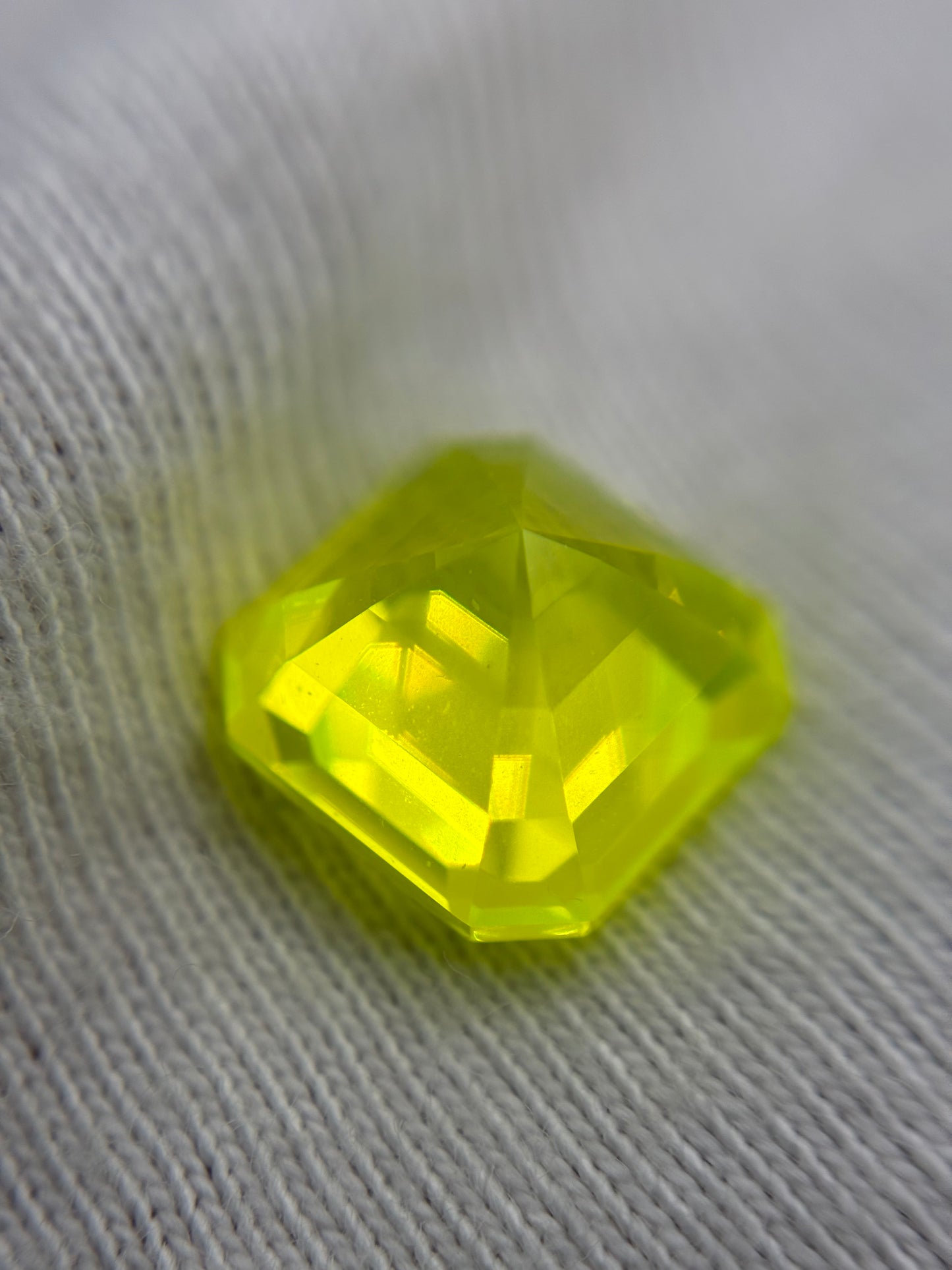 10CT LUAG Gem